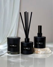 Load image into Gallery viewer, BLACK & WHITE HOMEWARE ELEGANCE ROOM SPRAY 250 ml ESSENTIALS
