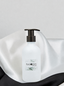 BLACK & WHITE  DELUXE WHITE GLASS HAND AND BATH N BUBBLES 250 ml