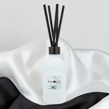 Load image into Gallery viewer, BLACK &amp; WHITE HOMEWARE DELUXE ROOM FRAGRANCE 200 ml
